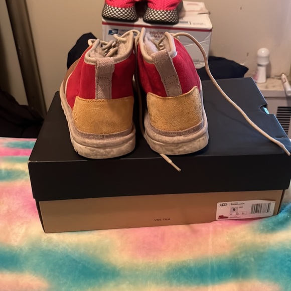 Uggs Boots (unisex) - Picture 2 of 4